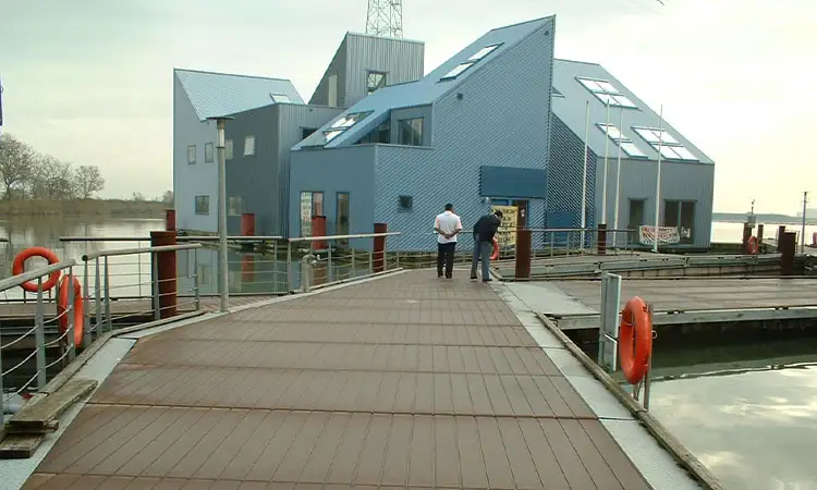 Harbour construction