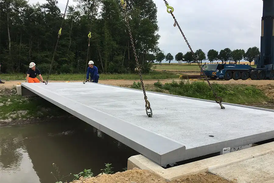 Modular pedestrian bridge with UHPC deck