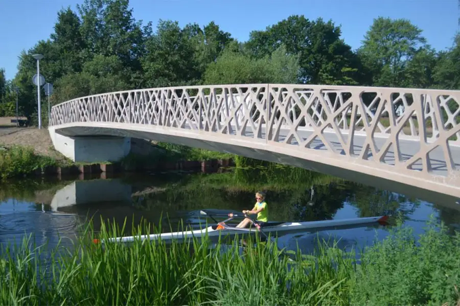 prefabricated pedestrian bridges