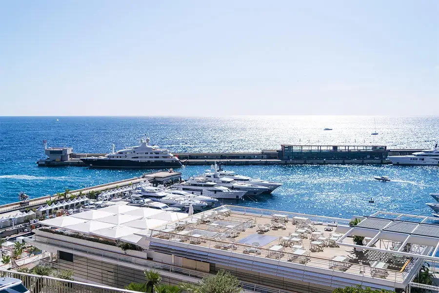 FDN Group designs floating breakwaters using modular UHPC systems for durable, low-impact wave protection in harbours and marinas.