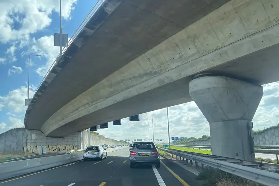 Fly over A5 over A4