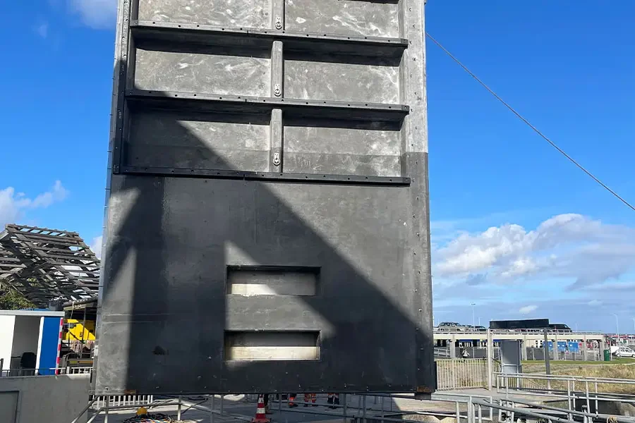 UHPC maintenance-free sluice gates Robbegatsluis Friesland