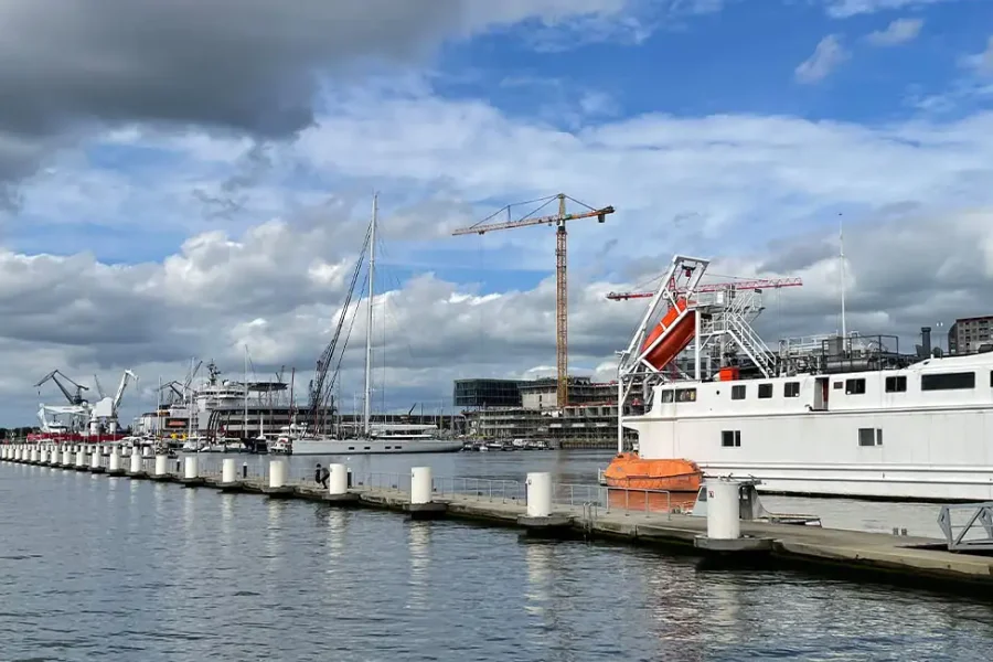 Floating breakwater marina NDSM Amsterdam